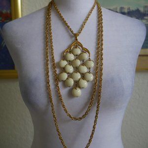 Beautiful 1970s Vintage White Trifari Waterfall Pendant Necklace